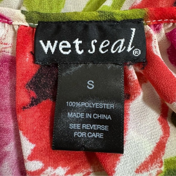 Wet Seal Floral Crop Top Blouse Size S Red Cinch Tie Detail Y2K Vibes Festival - Picture 5 of 7